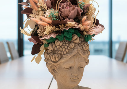 Aranjament floral „Mystic Bloom” în bust sculptural – flori uscate, eucalipt și accente turcoaz