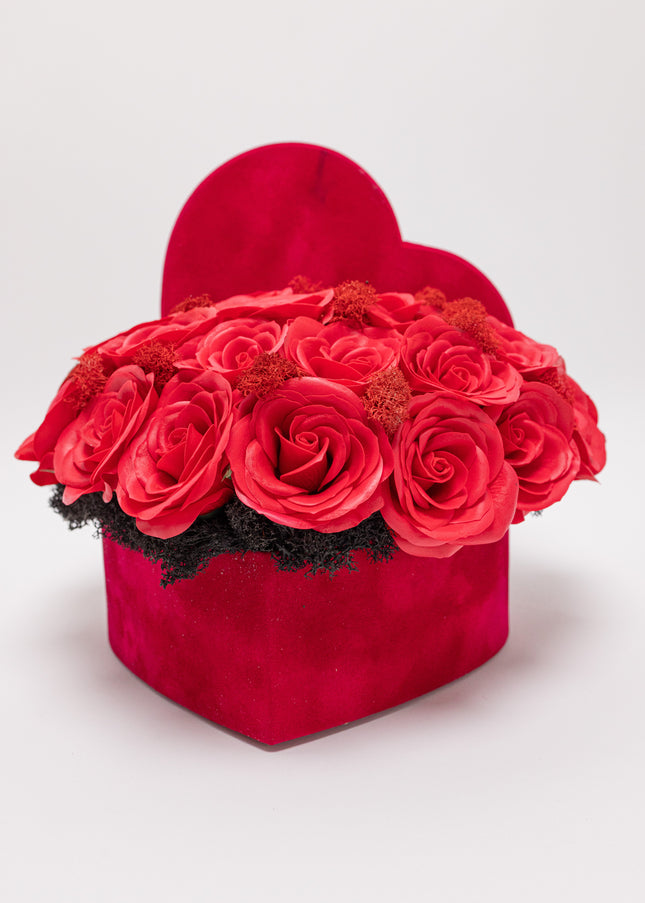 Aranjament "Red Eternal Passion" în Cutie Inimă Catifea