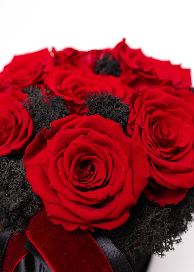 Aranjament Lux 7 Trandafiri Criogenați Roșii, Cutie Catifea