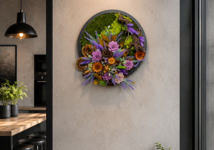 Tablou decorativ „Purple Forest” – aranjament decorativ cu mușchi și flori
