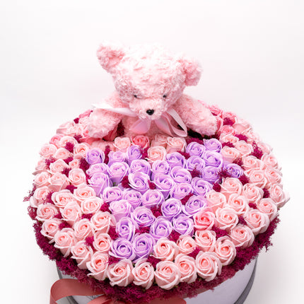 Aranjament Lux Trandafiri Săpun Roz & Lila, Ursulet Gri