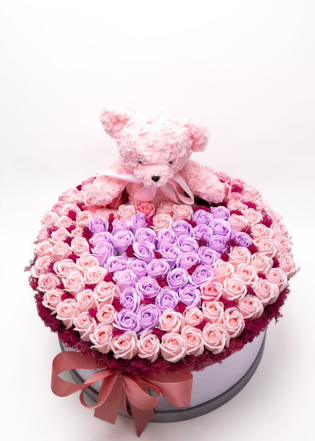Aranjament Lux Trandafiri Săpun Roz & Lila, Ursulet Gri
