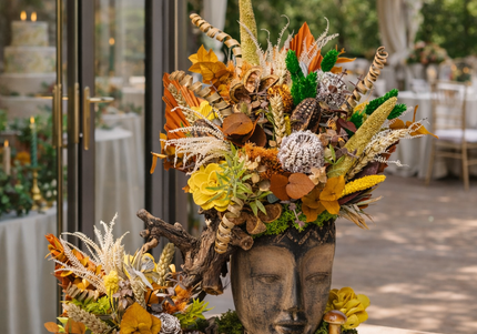Aranjament floral „Autumn Spirit” în bust sculptural – compoziție rustică cu flori uscate și elemente naturale