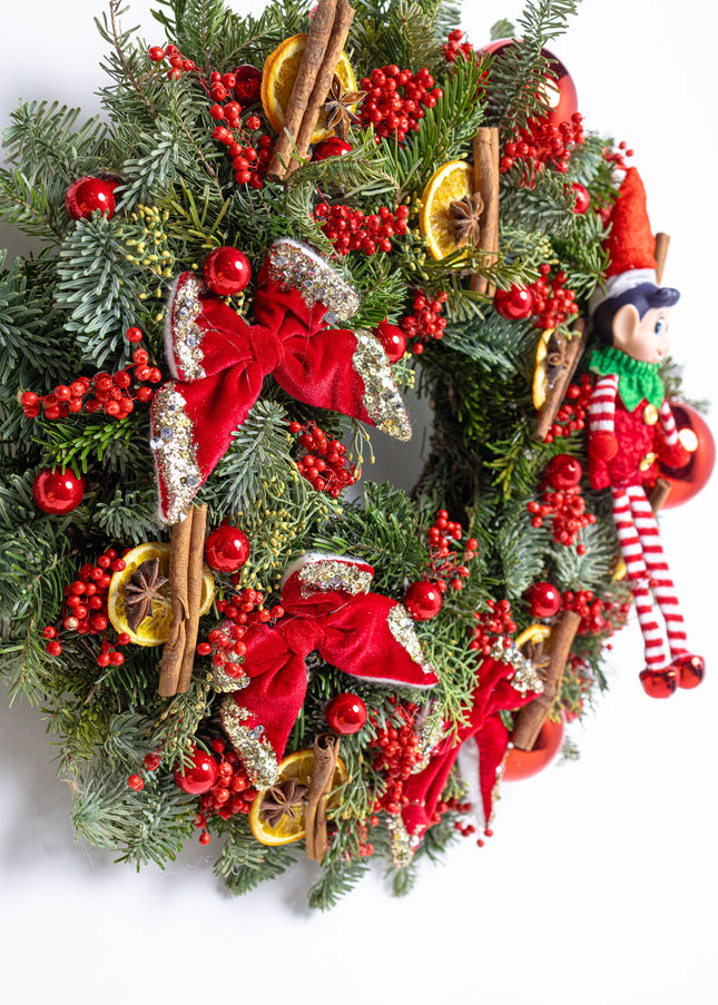 Coroniță de Crăciun Artizanală „The Elf’s Festive Welcome”