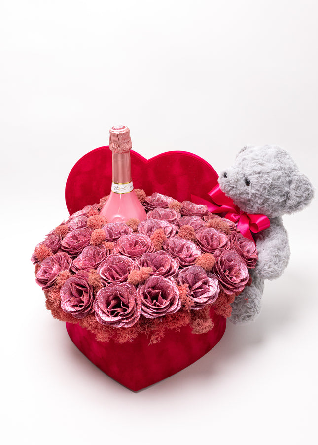 Aranjament Inimă Catifea, 31 Trandafiri Săpun Roz Glitter, Șampanie & Ursuleț