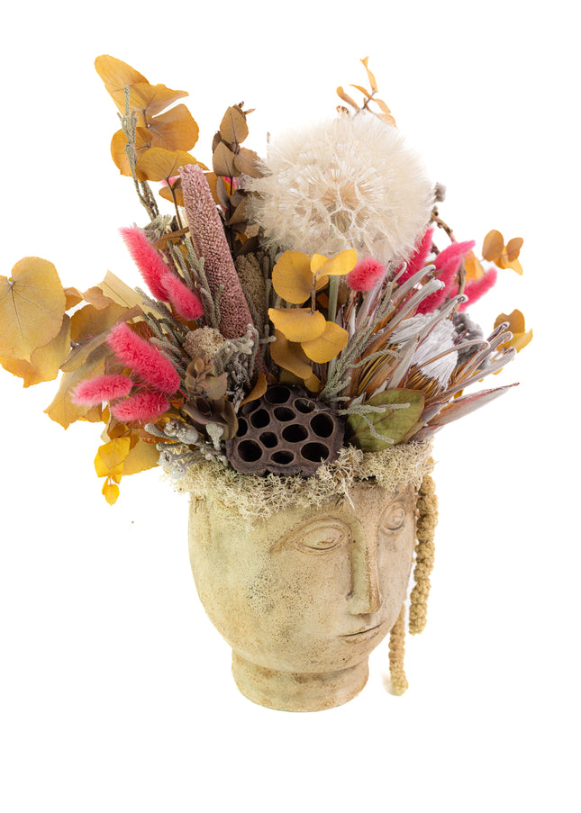 Aranjament Floral „Muse of Autumn” în Vas Sculptural – Creație Handmade cu Protea, Eucalipt Galben și Accente Roz Fucsia
