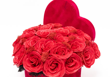 Aranjament "Red Eternal Passion" în Cutie Inimă Catifea