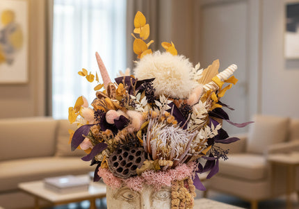 Aranjament Floral „Statue of Muse” în Vas Sculptural – Decor Artizanal cu Protea Albă, Flori Uscate și Accente Boho-Chic