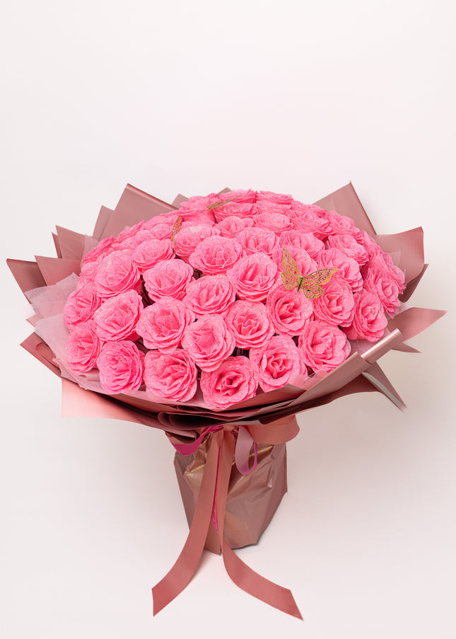 Buchet Gigant "Pink Sparkle" cu 99 Trandafiri și Fluturi