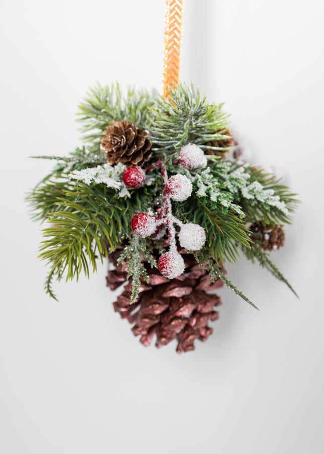Ornament de Crăciun Artizanal „Crimson Berry & Copper Cone”