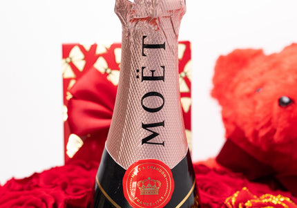 Aranjament Lux 21 Trandafiri Criogenați Roșii, Șampanie Moët & Ursulet