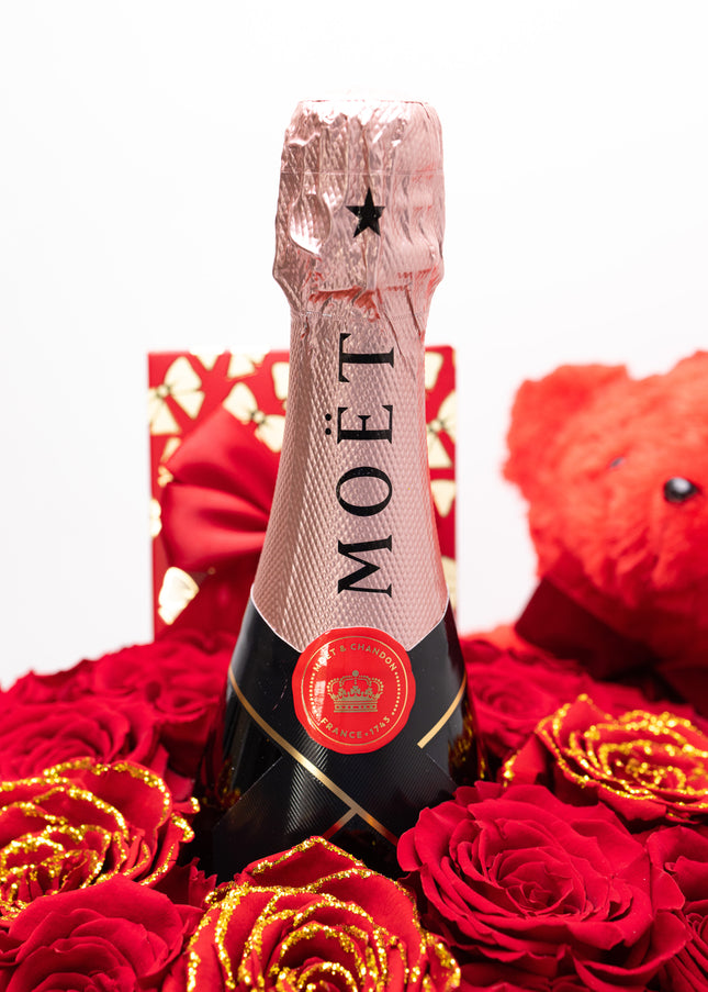 Aranjament Lux 21 Trandafiri Criogenați Roșii, Șampanie Moët & Ursulet