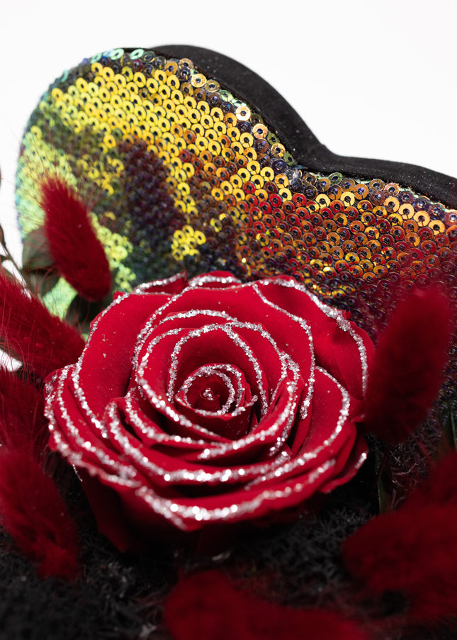 Aranjament Inimă Paiete & Catifea, Trandafir Criogenat Roșu cu Argintiu