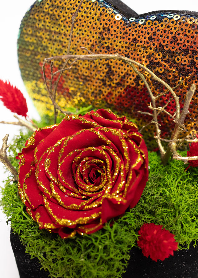 Aranjament Inimă Paiete & Catifea, Trandafir Criogenat Roșu cu Aur