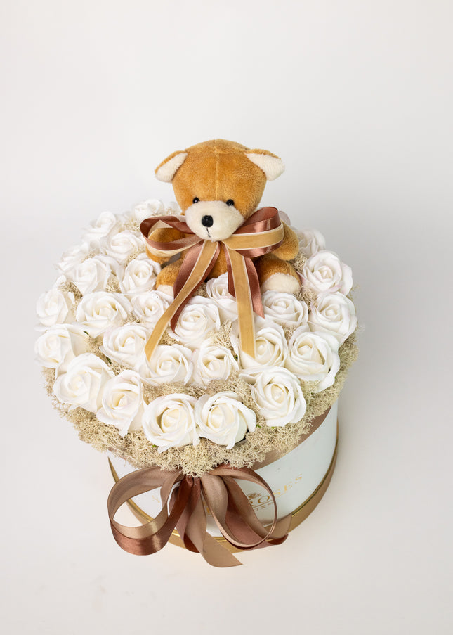 Aranjament Lux Trandafiri Săpun Albi și Ursulet Catifea