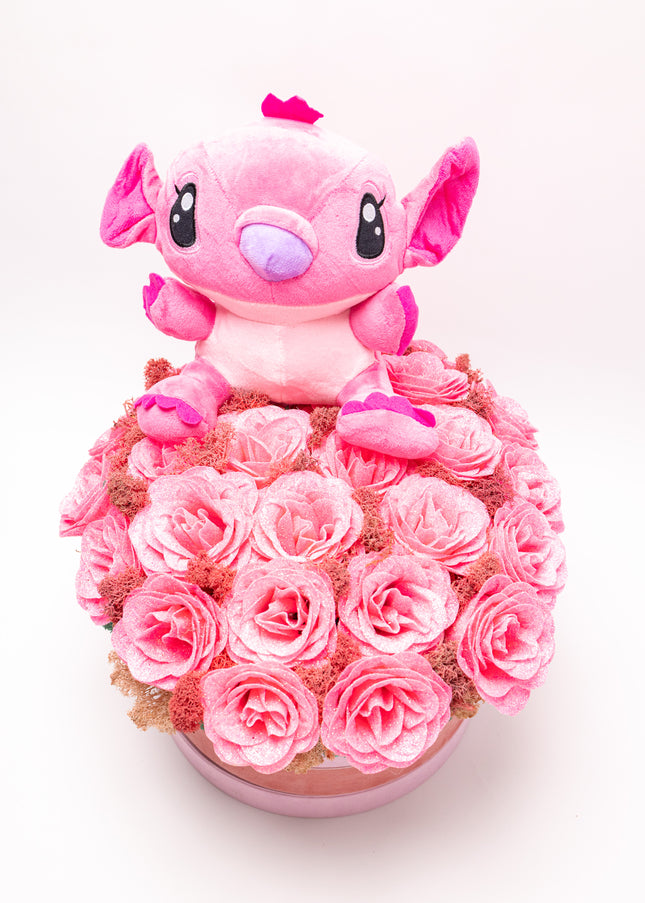 Aranjament Cutie Roz cu 23 Trandafiri de Săpun & Pluș Stitch (Angel)