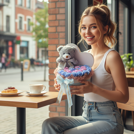 Aranjament Inimă Lux Trandafiri Roz-Albastru & Ursuleț