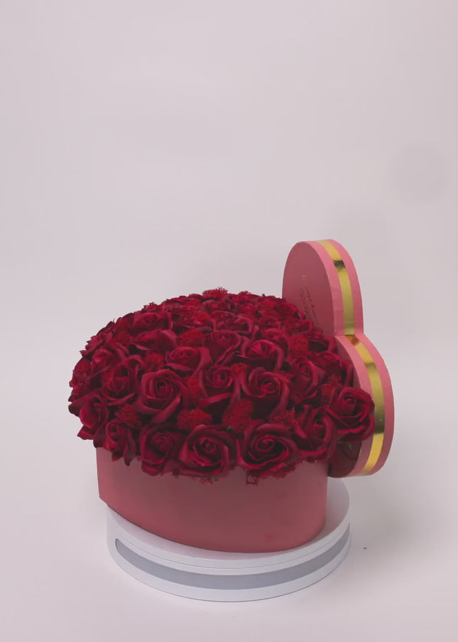 Aranjament "Burgundy Passion" în Cutie Inimă Roz Prăfuit