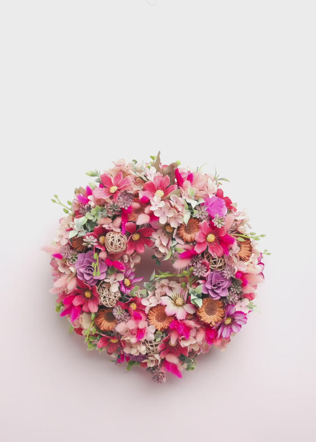 Coroniță Florală „Wildflower Celebration” – Aranjament Handmade Bogat cu Flori Uscate, Criogenate și Accente Boho