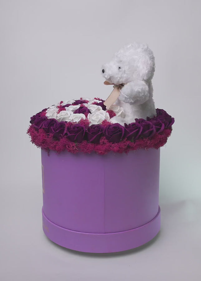 Aranjament Lux Trandafiri Săpun Mov-Alb, Ursulet Pufos