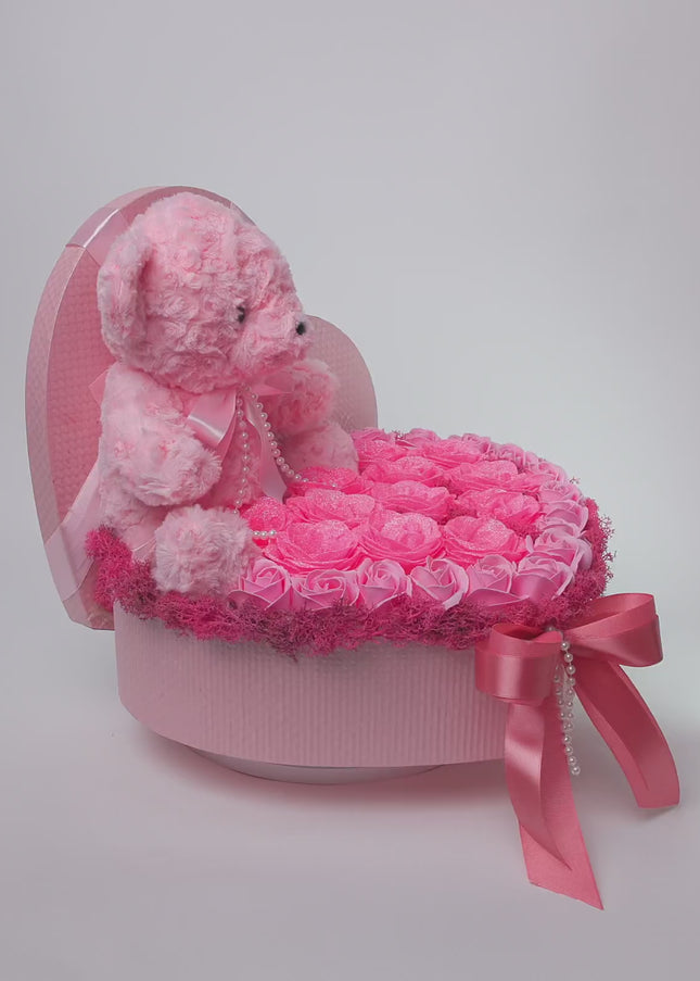 Aranjament Inimă Lux Trandafiri Săpun, Ursulet Catifea