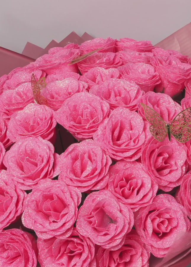 Buchet Gigant "Pink Sparkle" cu Trandafiri și Fluturi