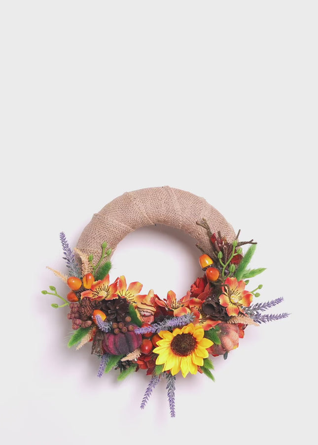 Coroniță Florală Handmade „Autumn Sun” – Aranjament pe Bază de Iută cu Floarea-Soarelui, Dovleci și Lavandă