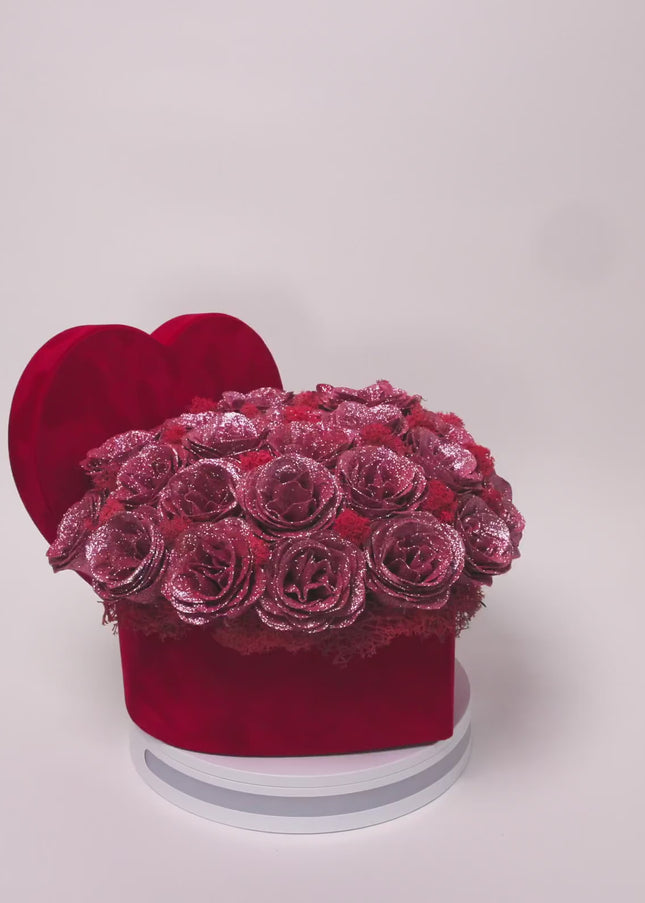Aranjament Floral "Glitter Heart" în Cutie de Catifea