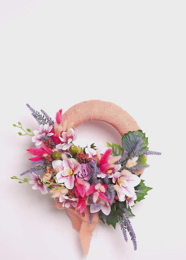 Coroniță Florală Handmade „Boho-Chic Dream” – Aranjament cu Iută, Flori Exotice și Accente de Lavandă