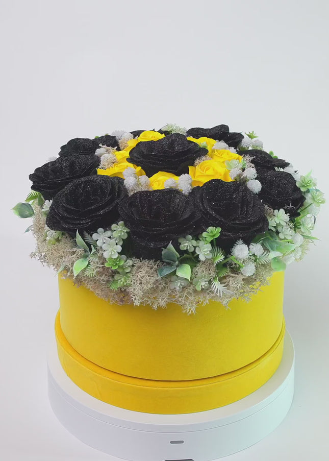 Aranjament Lux Trandafiri Săpun Negri Glitter & Galbeni