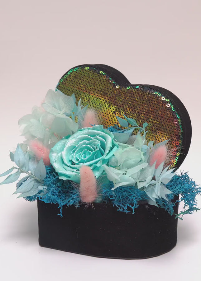 Aranjament Inimă Paiete & Catifea, Trandafir Criogenat Turcoaz & Hortensii