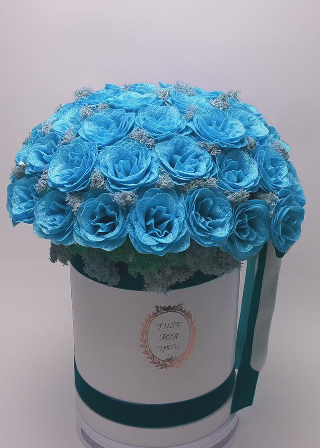 Aranjament Lux 51 Trandafiri Săpun Turcoaz (Glitter) & Fundă Dublă