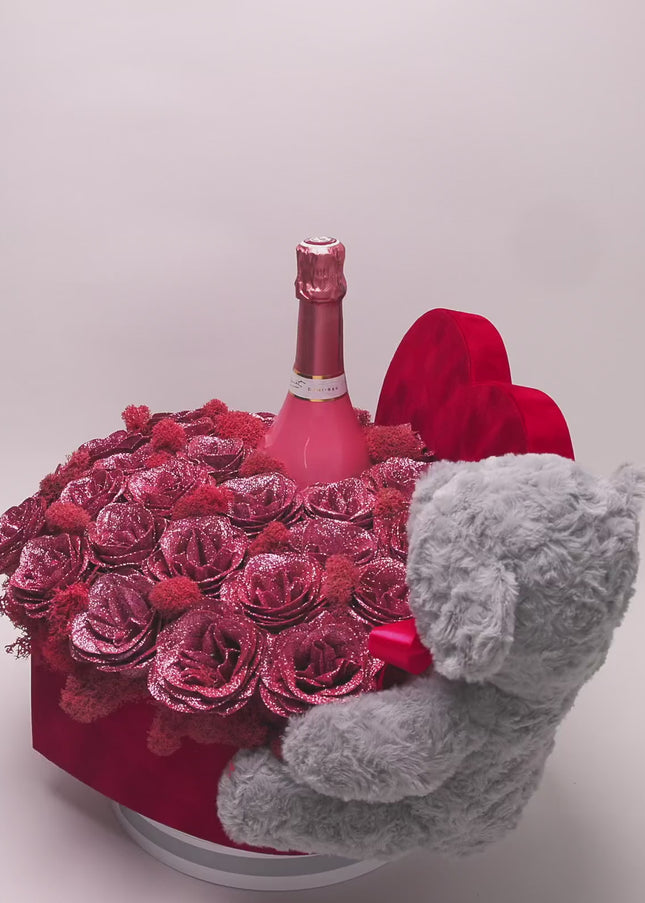 Aranjament Inimă Catifea, 31 Trandafiri Săpun Roz Glitter, Șampanie & Ursuleț