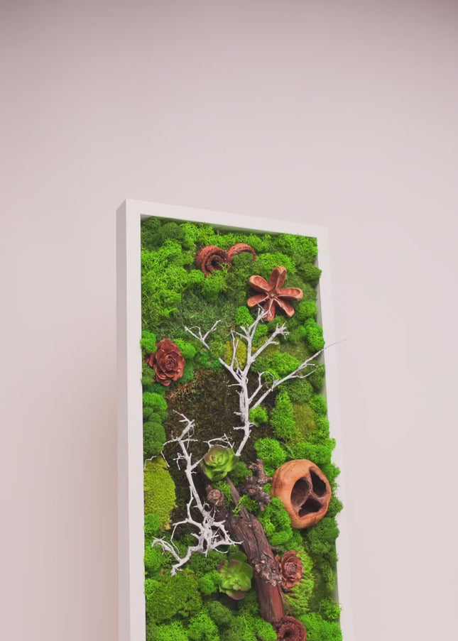 Tablou Biophilic „Forest Moss Panorama” – Panou Decorativ Handmade cu Mușchi, Licheni Stabilizați și Elemente de Pădure