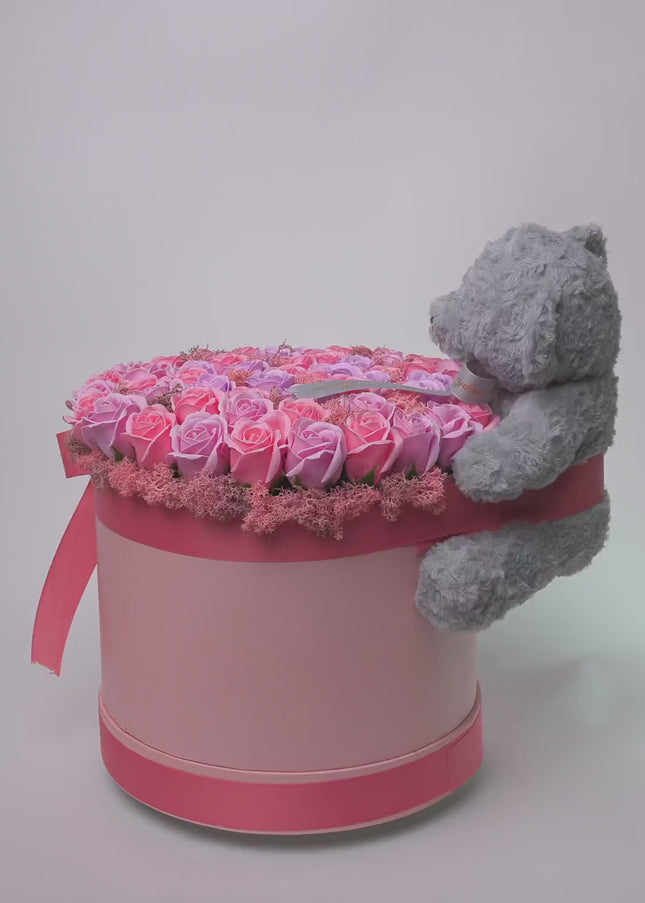 Aranjament Lux Trandafiri Săpun Roz, Ursulet Catifea