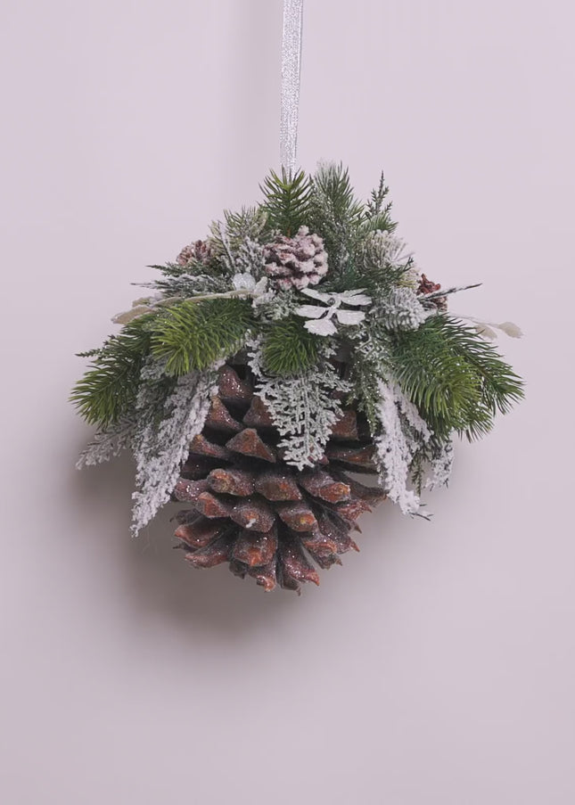 Ornament de Crăciun Premium „Snowy Giant Pinecone”