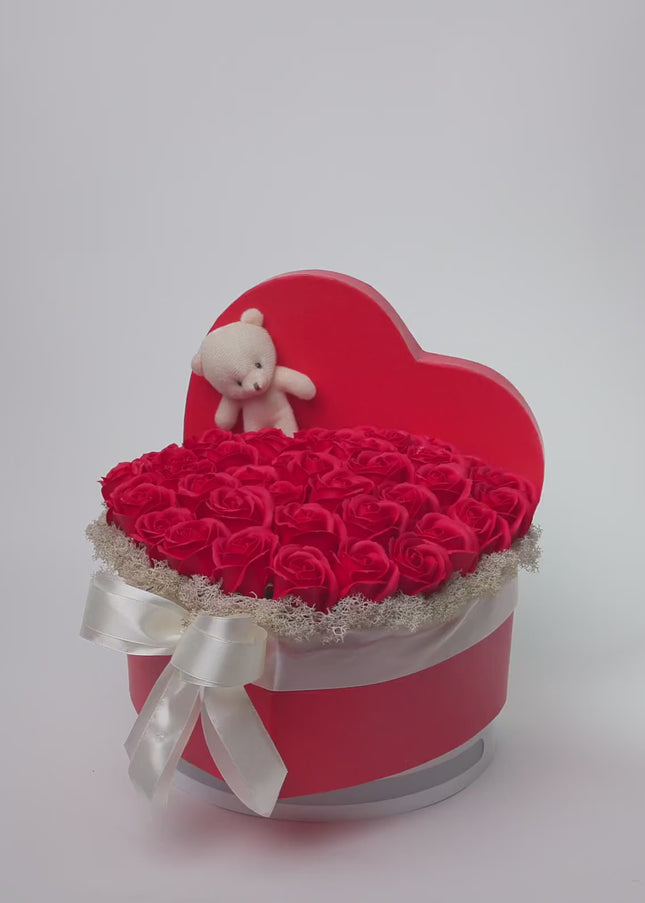 Aranjament Inimă Lux Trandafiri Săpun Roșii, Ursulet Alb