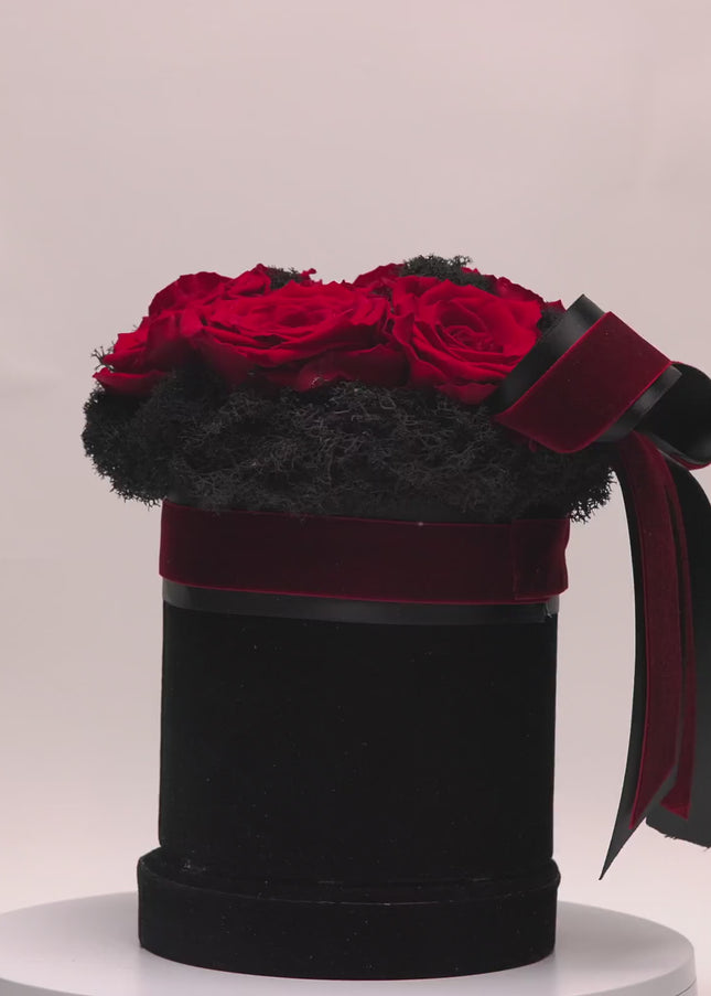 Aranjament Lux 7 Trandafiri Criogenați Roșii, Cutie Catifea
