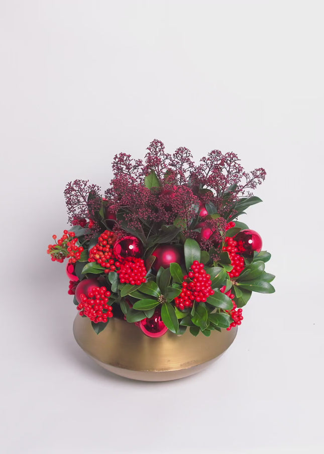 Aranjament Lux FloraArt cu Skimmia în Vas de Cupru