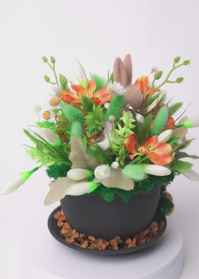 Aranjament de Paște „Sunny Bunny Pot” – decor floral cu iepuraș și accente naturale