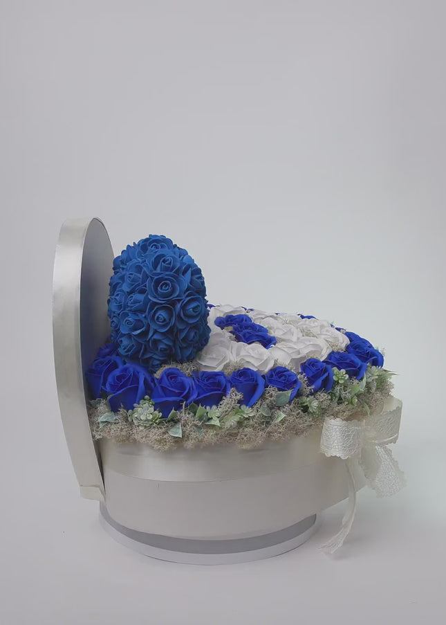 Aranjament Inimă Lux Trandafiri Săpun Albastru-Alb & Ursulet