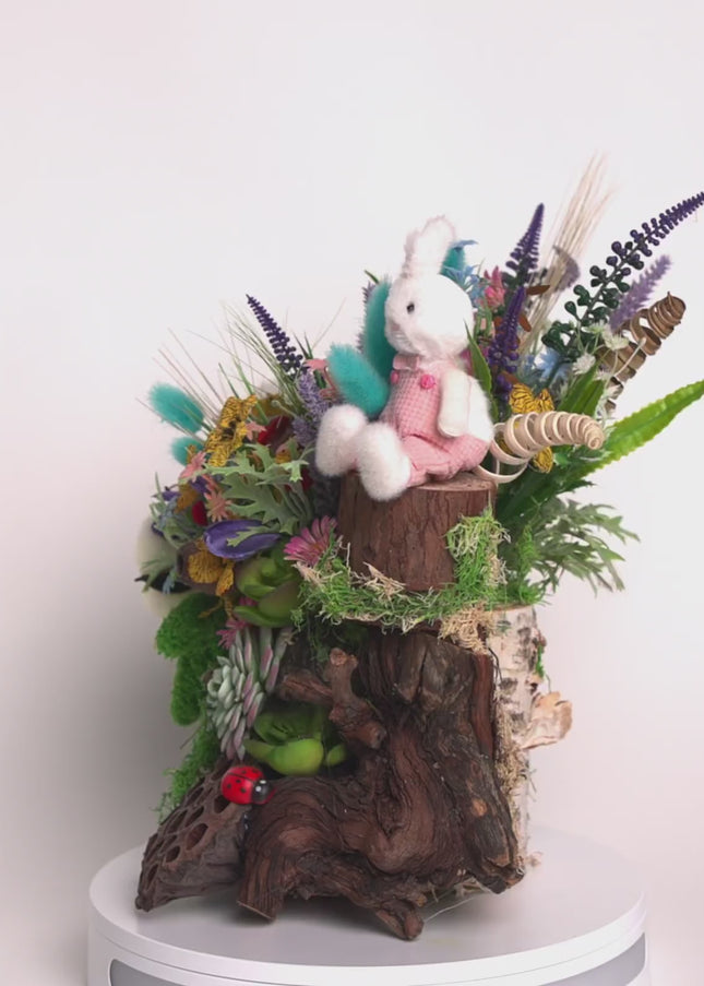 Aranjament floral de Paște „Bunny Meadow” – decor colorat de primăvară