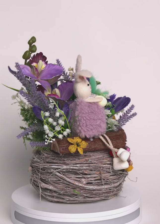 Aranjament floral de Paște „Lavender Bunny” – vesel și delicat