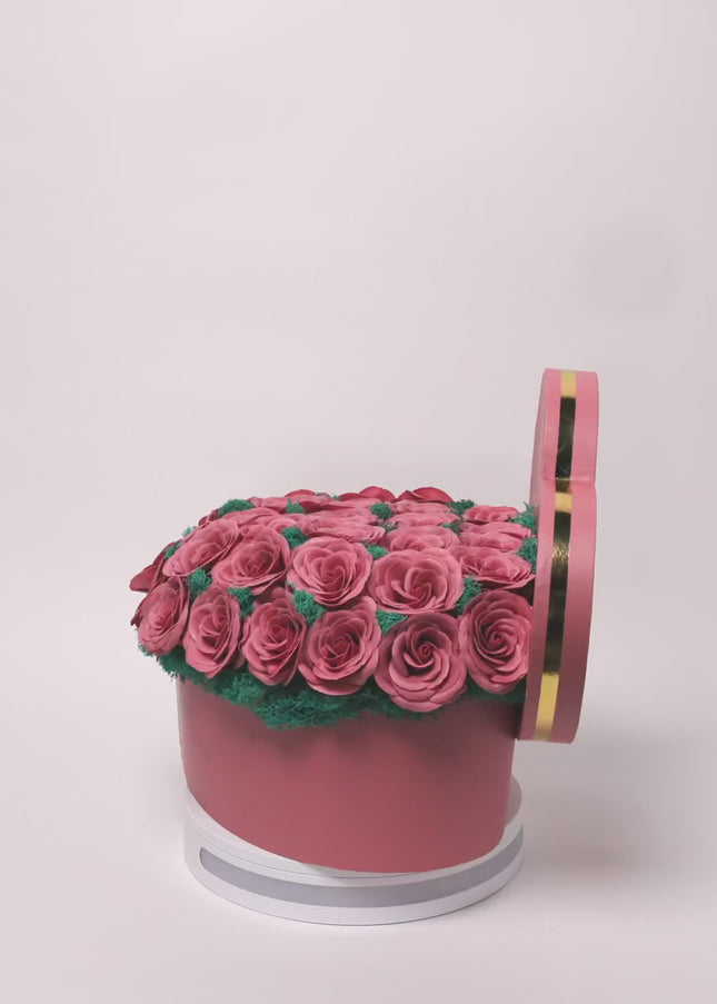 Aranjament "Pink Serenity" în Cutie Inimă Roz Pastel