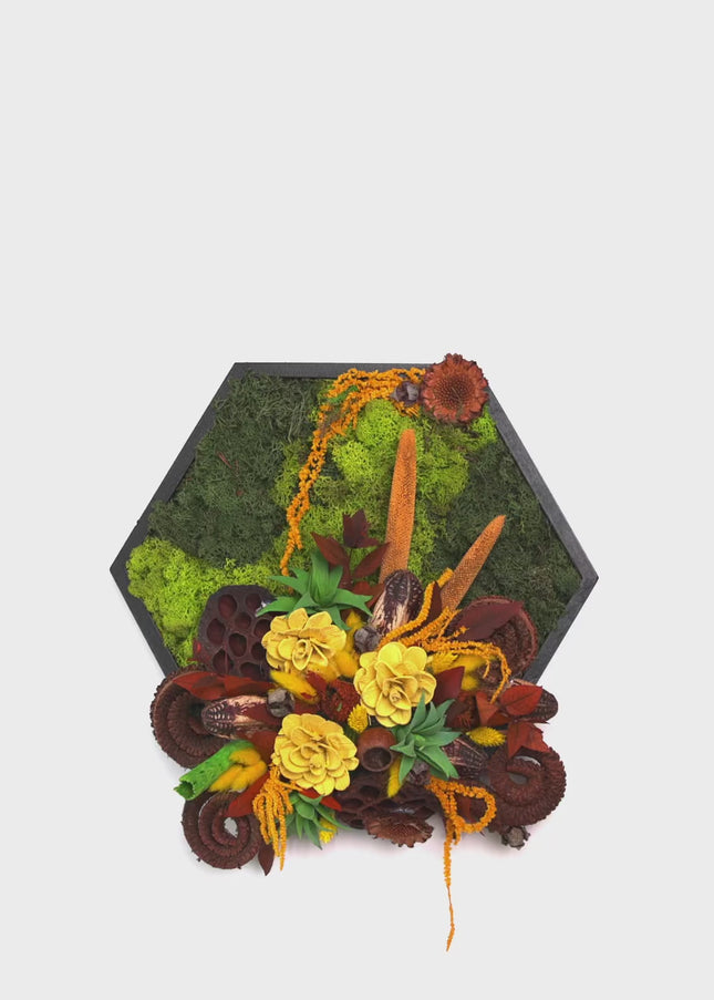 Tablou decorativ hexagonal „Golden Grove” – compoziție în tonuri aurii și naturale