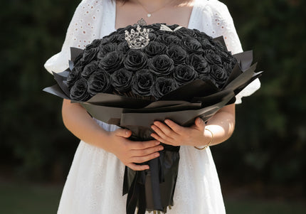 Buchet Gigant "Midnight Empress" 101 Trandafiri și Coroană