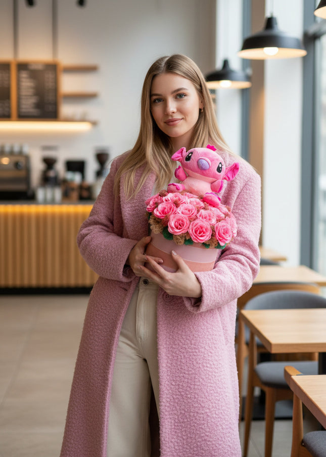 Aranjament Cutie Roz cu 23 Trandafiri de Săpun & Pluș Stitch (Angel)