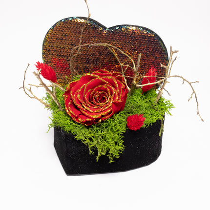 Aranjament Inimă Paiete & Catifea, Trandafir Criogenat Roșu cu Aur