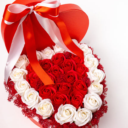 Aranjament Inimă Lux Trandafiri Săpun Roșu-Alb & Fundă