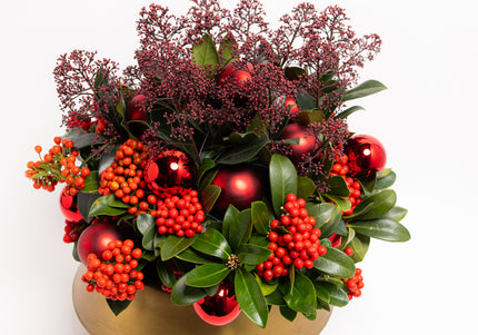 Aranjament Lux FloraArt cu Skimmia în Vas de Cupru